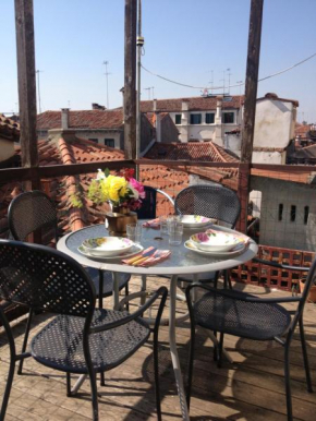 TINTORETTO 1 CON TERRAZZA SOPRA IL TETTO, 3 bagni, 3 grandi camere da letto, SUPER NUOVO Venedig